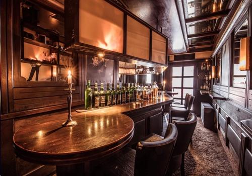 Schwarz Weiß Bar